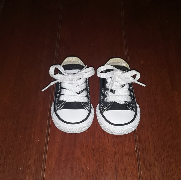 Size 2 infant boys Converse shoes - Picture 5 of 13